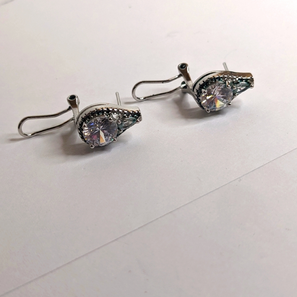 Elegant Teardrop CZ Leverback Earrings – Silver Tone - Picture 6 of 9